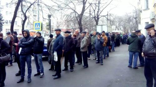 ForPost - Медосвидетельствование водителей по-новому: в городах России очереди и драки за справкой по старой цене
