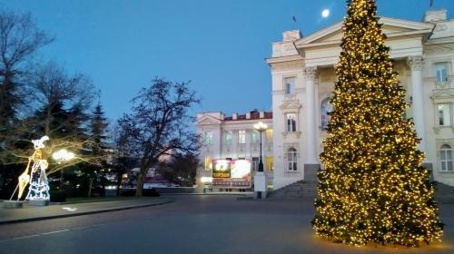 ForPost- Когда снимать новогодние украшения с Севастополя? ОПРОС 