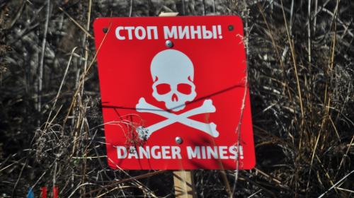 ForPost - ВСУ установили знаки минной опасности на маршрутах СММ ОБСЕ, чтобы скрыть размещение техники