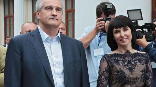 ForPost - Супруга Аксенова зарабатывает в три раза больше своего мужа ForPost - Супруга Аксенова зарабатывает в три раза больше своего мужа
