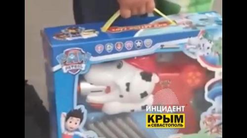 ForPost - В Крыму туристку с игрушечным пистолетом не пускали в самолет