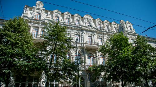 ForPost - Из-за разрыва важного контракта в центре Севастополя возник долгострой
