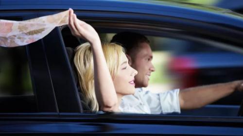 ForPost- Эксперт рассказал, чем опасна езда на автомобиле с открытыми окнами