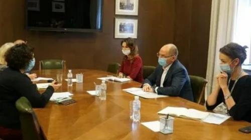 ForPost - Украина обсудила с Британией производство вакцины от COVID-19 в стране