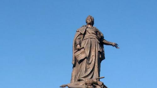 ForPost - В Одессе прошла акция с требованием снести памятник Екатерине II