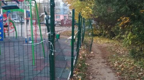 ForPost - Новые детские площадки в Крыму облюбовали вандалы ForPost - Новые детские площадки в Крыму облюбовали вандалы