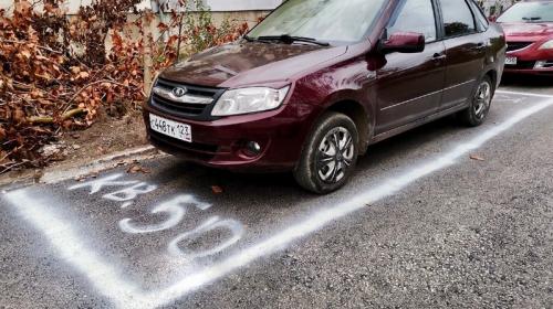 ForPost- Ушлые крымчане сами себе рисуют парковки