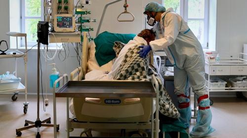 ForPost - Россиян предупредили о двух волнах ухудшения состояния при коронавирусе