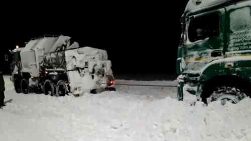 ForPost- Черноморский флот вытянул застрявших в снегу крымских автомобилистов