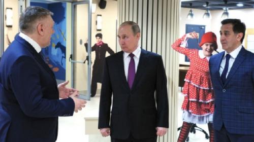 ForPost- Путин побывал в новом здании детского музыкального театра в Москве