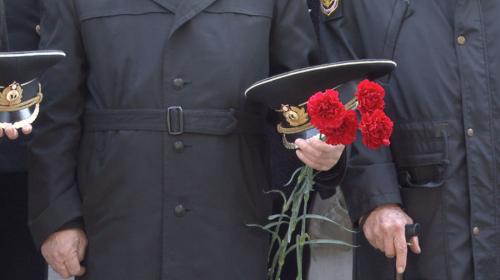 ForPost- В Севастополе вспомнили моряков затонувшей подлодки «Комсомолец»