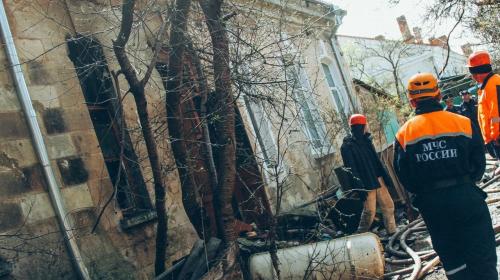ForPost- Севастопольские пожарные уберегли дом от взрыва