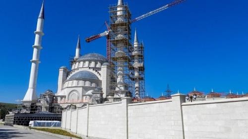 ForPost- Путин поручил достроить в Крыму мечеть