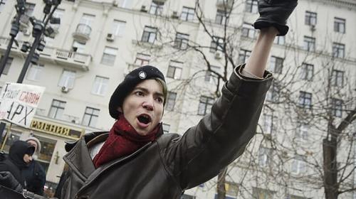 ForPost- Скандальный активист выстрелил себе в голову на Красной площади. Видео