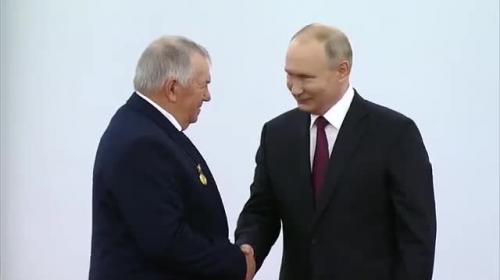 ForPost - «Маловато будет»: Путин о зарплате ростовского тракториста в 24 тысячи рублей