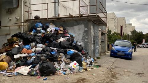 ForPost- В Севастополе бизнесмены заваливают мусором целый район
