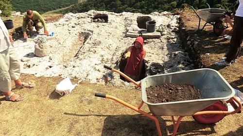 ForPost- Археологи получили миллионы на изучение средневековой крепости в горах Крыма