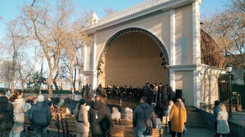 ForPost- В Севастополе доделают открытую перед Новым годом эстраду «Ракушка»