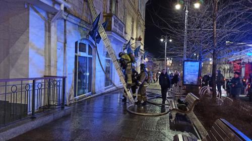 ForPost- В Севастополе расследуют гибель человека в пожаре над офисом «Единой России»
