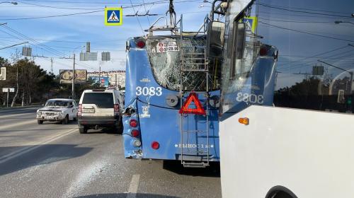 ForPost - В Севастополе в столкновении троллейбуса и автобуса пострадали дети 