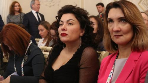 ForPost- Нужно ли заставить крымских чиновников сменить Шанель на шинели