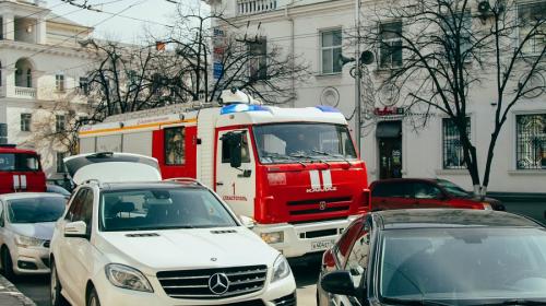 ForPost - Заставленные дворы и дорожные пробки не дают работать спасателям Севастополя