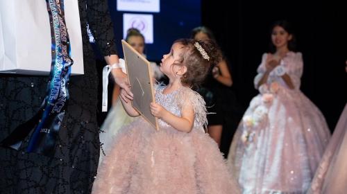 ForPost- Шоу-бизнес с пеленок: двухлетняя модель из Крыма завоевала 19 медалей