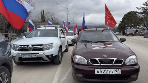 ForPost- В Севастополе прошел автопробег в поддержку Владимира Путина