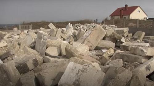 ForPost- Засыпающие Севастополь мусором угрожают общественникам, журналистам и представителям власти