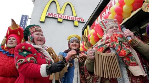 ForPost- «Дядя Ваня» в России решил остаться «Макдоналдсом»