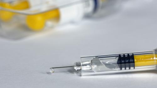 ForPost- Ушлый мужчина сделал 90 прививок от коронавируса