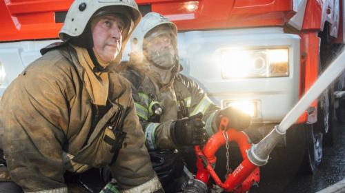 ForPost- В Севастополе из-за пожара эвакуировали более 20 человек