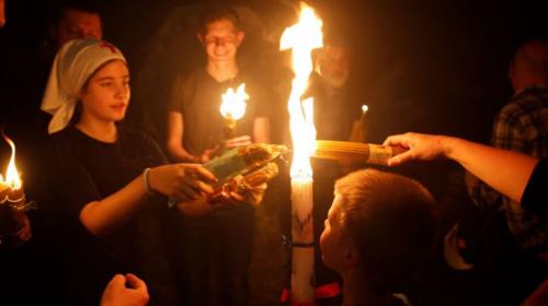 ForPost - Представители РПЦ получили Благодатный огонь в храме Гроба Господня 