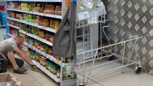 ForPost - Тигровый питон сбежал от пьяного хозяина в супермаркете