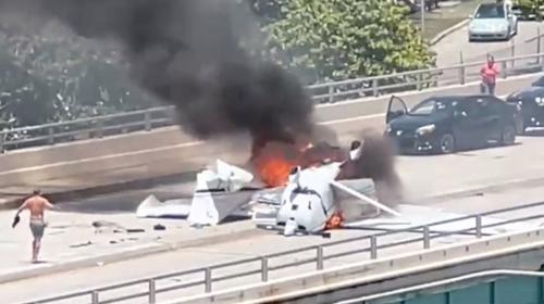 ForPost- Самолёт упал на оживлённый мост и загорелся