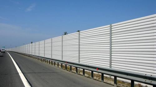 ForPost- На трассе в районе Орловки появится сплошной трехметровый забор