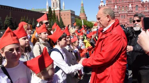 ForPost- На Красной площади пять тысяч школьников приняли в пионеры