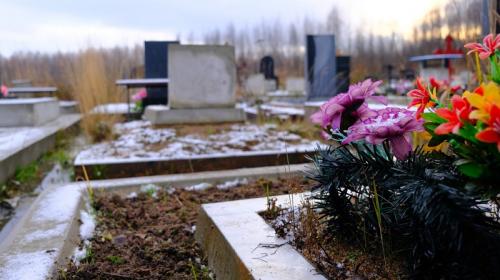 ForPost- Внучка обнаружила, что на могиле её деда похоронили чужого покойника