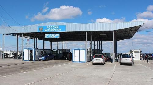 ForPost- На крымской границе продолжают принимать прибывающих с Украины