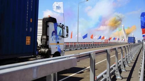 ForPost- В России торжественно открыли первый автомобильный мост до Китая