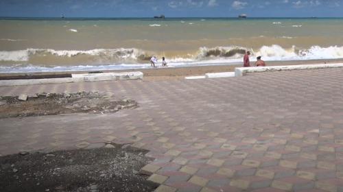 ForPost- В Севастополе пляж «Учкуевка» оказался не готов к летнему сезону