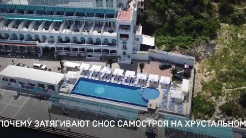 ForPost - Губернатор Севастополя объяснил, почему можно, но не нужно сносить «шалман» и бассейн на мысе Хрустальном ForPost - Губернатор Севастополя объяснил, почему можно, но не нужно сносить «шалман» и бассейн на мысе Хрустальном