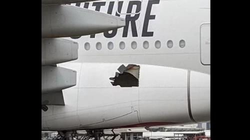 ForPost- Во время рейса на корпусе пассажирского самолёта возникла большая дыра