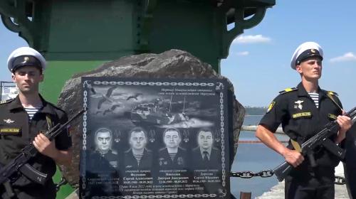 ForPost- В Мариуполе установили памятный знак погибшим морякам-черноморцам