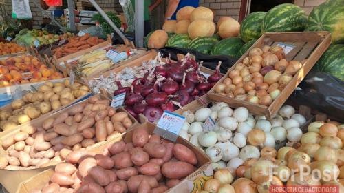 ForPost- Фрукты и овощи Херсонщины «сбивают» цены на крымских рынках