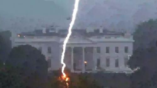 ForPost- Reuters: от удара молнии около Белого дома в Вашингтоне скончались три человека 