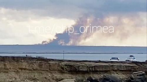 ForPost- Клубы дыма над морем в Крыму снова переполошили туристов