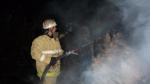 ForPost- Ночью в Севастополе горел частный дом