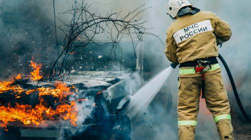 ForPost - В Севастополе ночью сгорели три автомобиля