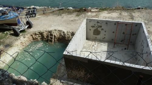 ForPost- Строителя «яхт-клуба» в Севастополе обязали убрать канализацию от кромки Стрелецкой бухты 